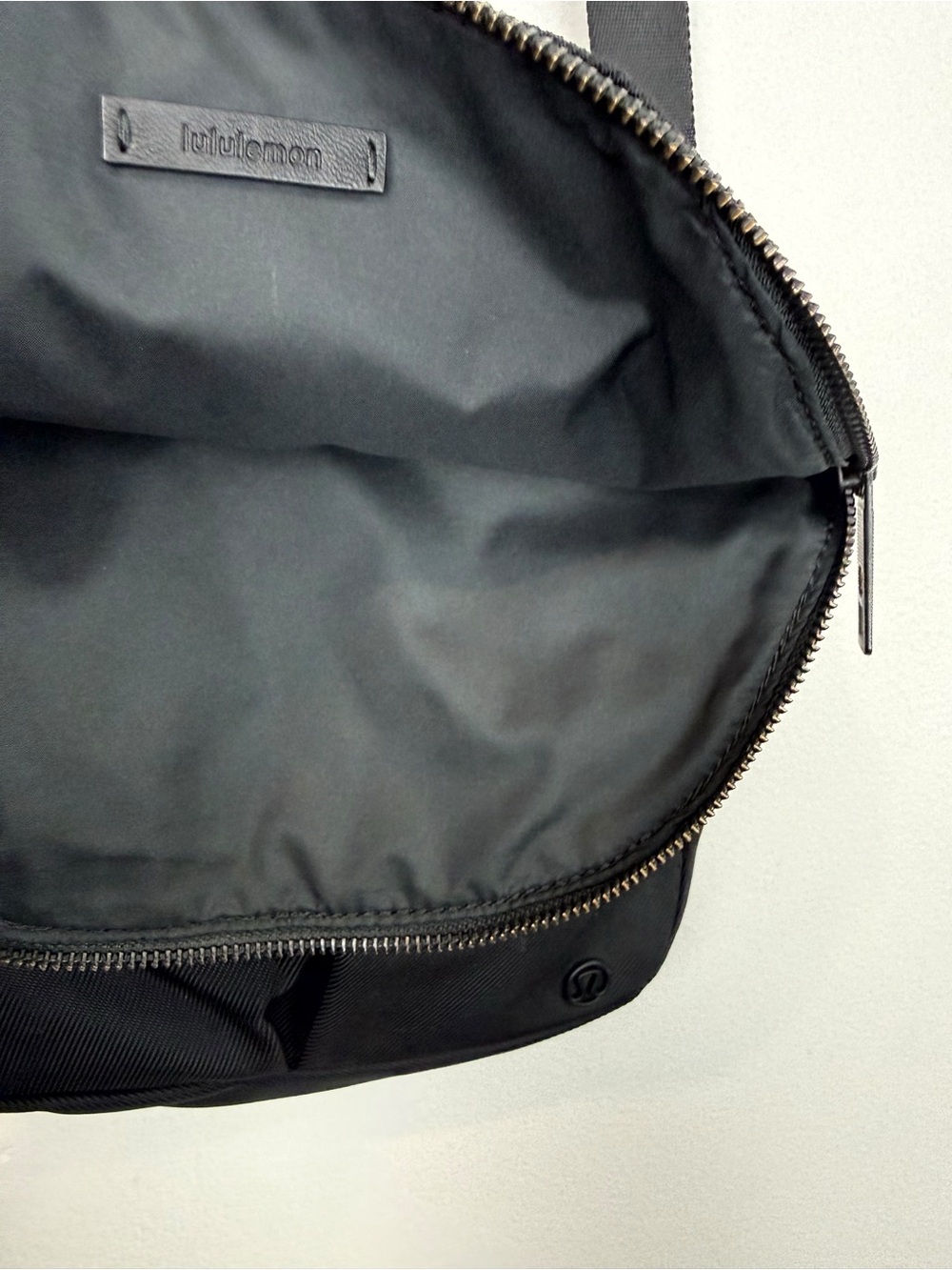 Lululemon Festival Bag II Black - Picture 4 of 6